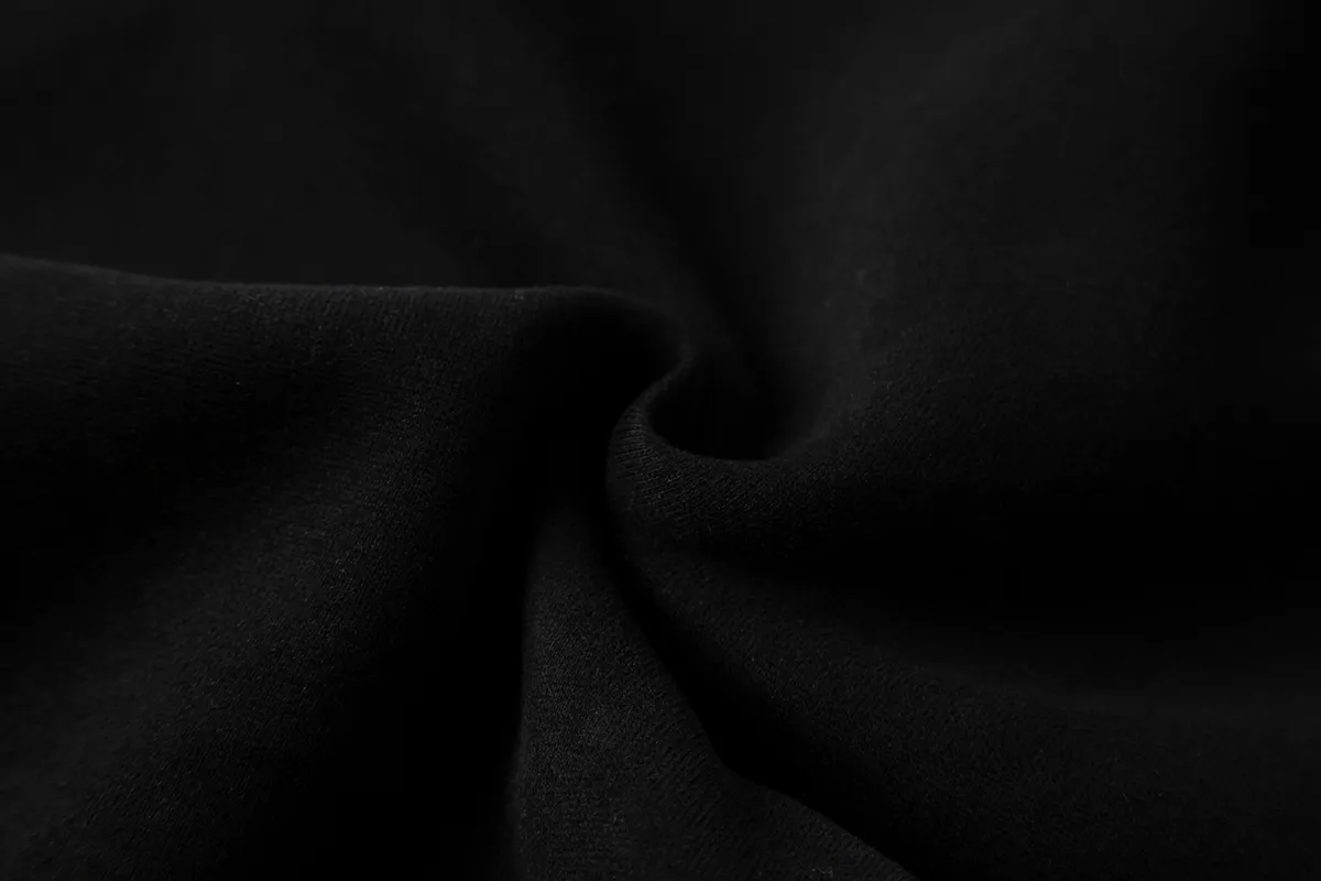P260 White background picture [Evergreen for all seasons] Style number: 26201# (on sale all year round) Color: black and white / black and red / navy white / saffron / off-white / matte pink / light blue / yellow / dark gray Size: S to XL - Ralph Lauren/Ralph Lauren 26SS new four seasons classic basic three-dimensional Malaysia LOGO-No. 3 armband solid color long-sleeved zipper cardigan sweatshirt - 380g double-sided cotton heavy fabric✅ - The original version has the same 7.5CM widened thread processing✅ - Three-dimensional Malaysian embroidery Customized brand pentagonal POLO zipper ✅ - Ralph Lauren classic Malaysian logo Polo｜Unlock the British retro sports style RL classic style for all seasons The fit is loose and can be easily controlled by both men and women Simple Clean and versatile 1.2cm retro original color hook silk drawstring Full of details Use 380 grams of heavy double-sided cotton to create a tall and straight silhouette The iconic Malaysian embroidery logo interprets American origin. The solid color system can easily control formal and casual scenes.